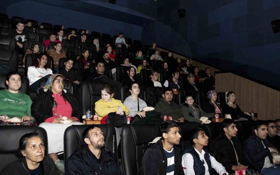 Mola Evinin Özel Bireyleri Sinema Etkinliği İle Eğlendi
