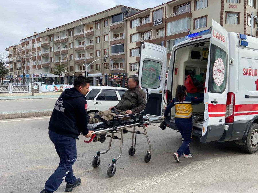 Yaşlı Kadına Çarpmamak İçin Elektrikli Bisikletten Düştü