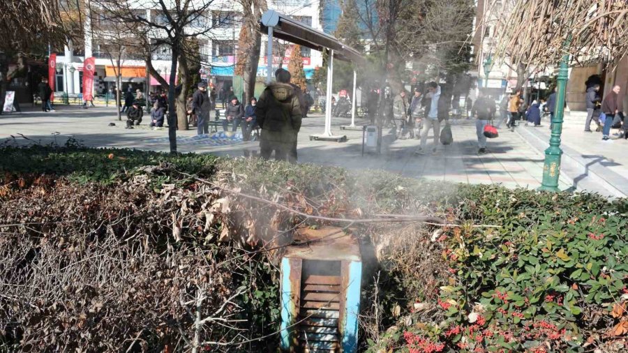 Vatandaşlar Reşadiye Camii’ndeki Sıcak Su İle Daha Rahat Abdest Alıyor