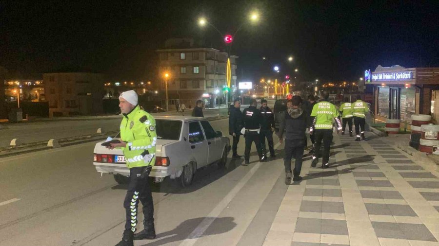 Otomobilin Yayaya Çarptığı An Kamerada