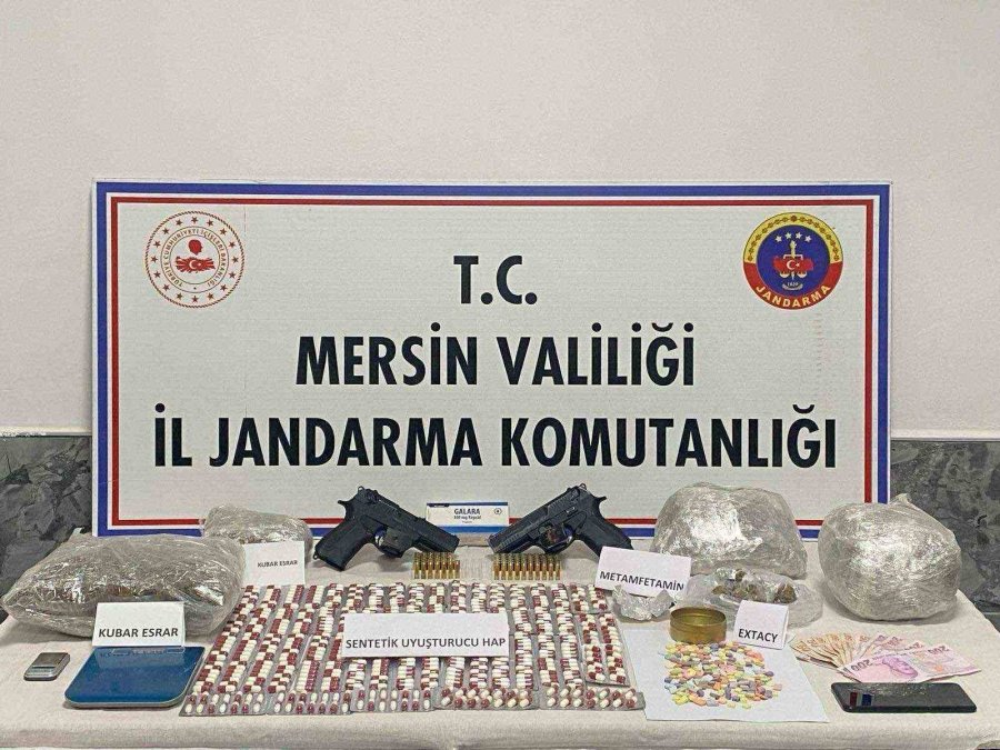 Mutfak Dolaplarından Uyuşturucu Ve Silahlar Çıktı: 1 Gözaltı