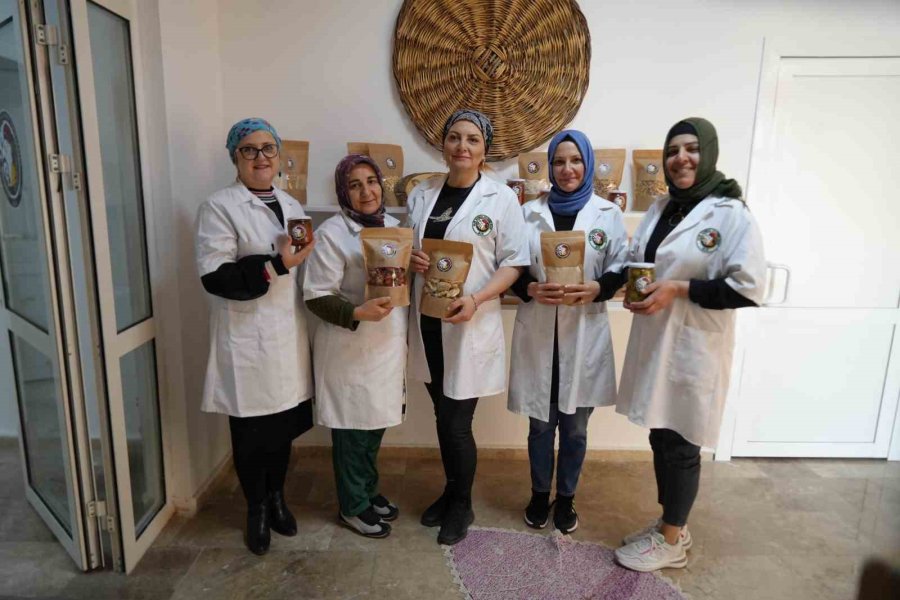 Üretken Kadınlar Yöresel Ürünlere Değer Katıyor