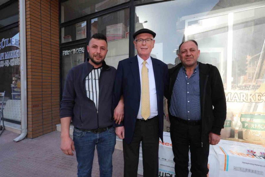 Başkan Kurt Emek Mahallesi Esnafını Ziyaret Etti