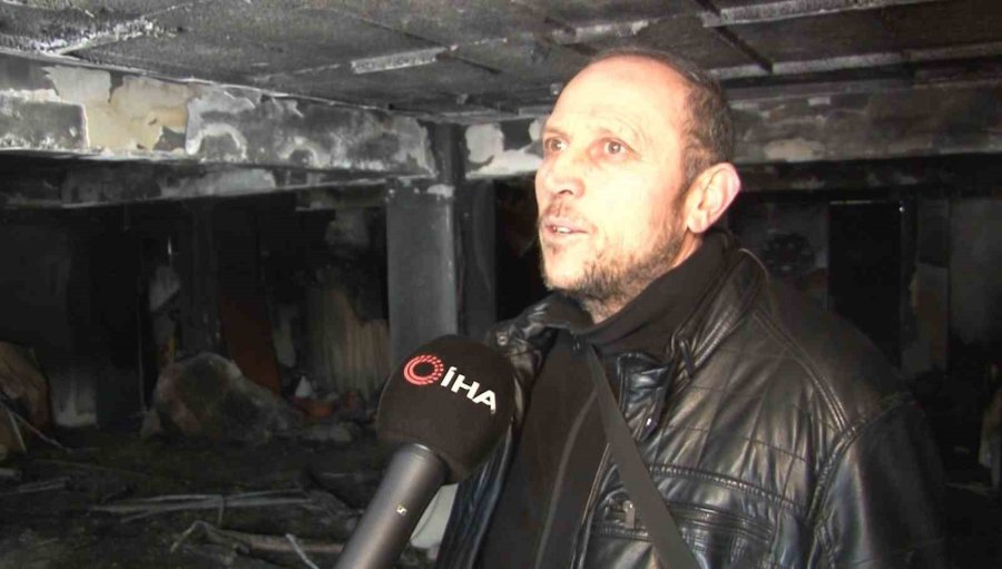Yangında Kullanılamaz Hale Gelen 3 Bloklu Apartman Tahliye Ediliyor