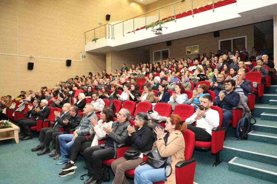 Estü’de Türk Sanat Müziği Rüzgarı Esti