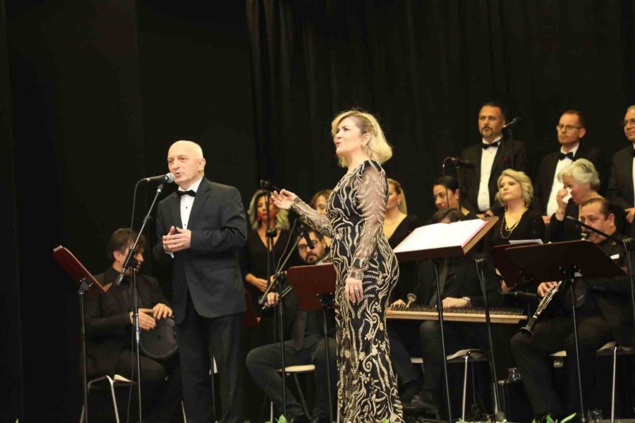 Estü’de Türk Sanat Müziği Rüzgarı Esti