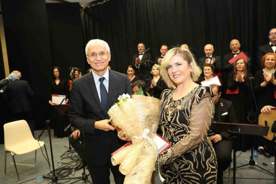 Estü’de Türk Sanat Müziği Rüzgarı Esti