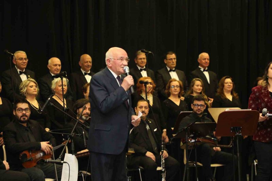 Estü’de Türk Sanat Müziği Rüzgarı Esti