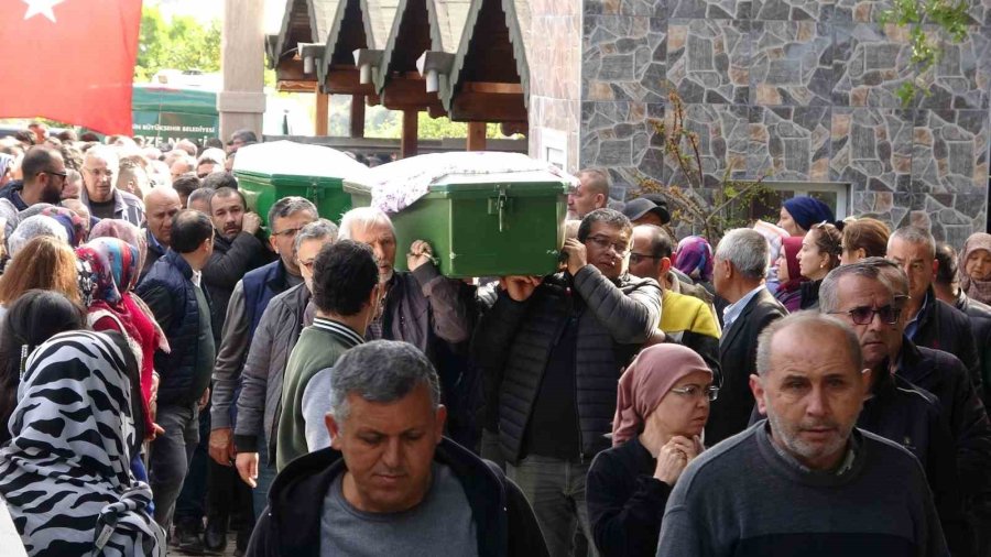 Emekli Olunca Yaylaya Yerleşmişler: Yangında Ölen Çift Son Yolculuğuna Uğurlandı