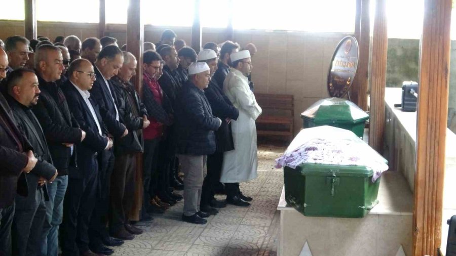 Emekli Olunca Yaylaya Yerleşmişler: Yangında Ölen Çift Son Yolculuğuna Uğurlandı