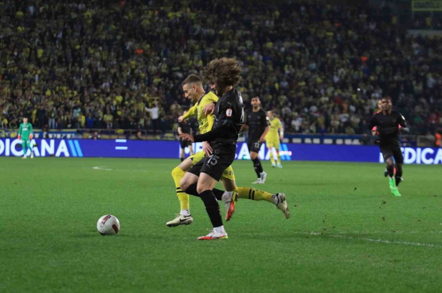 Trendyol Süper Lig: Hatayspor: 0 - Fenerbahçe: 2 (ilk Yarı)