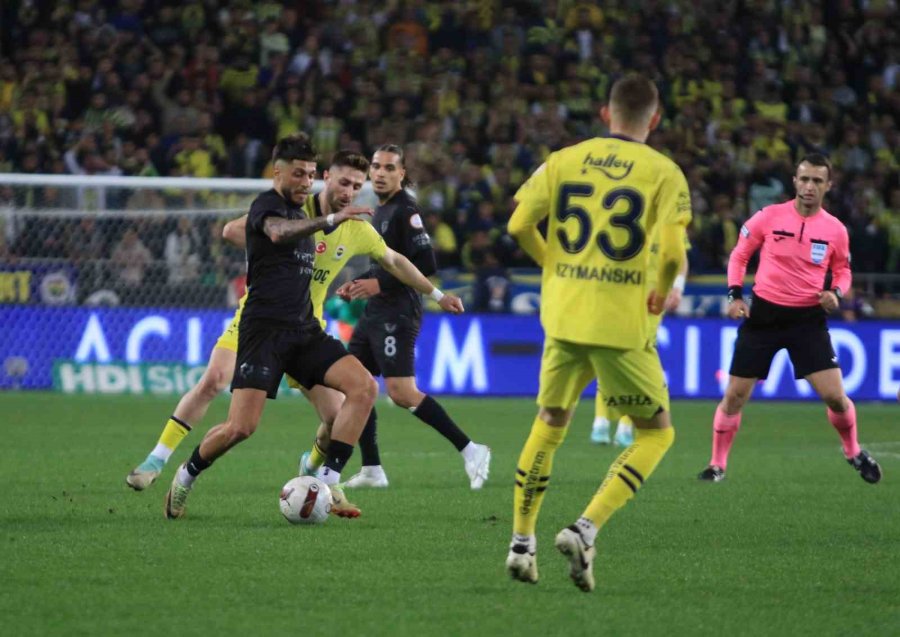 Trendyol Süper Lig: Hatayspor: 0 - Fenerbahçe: 2 (ilk Yarı)