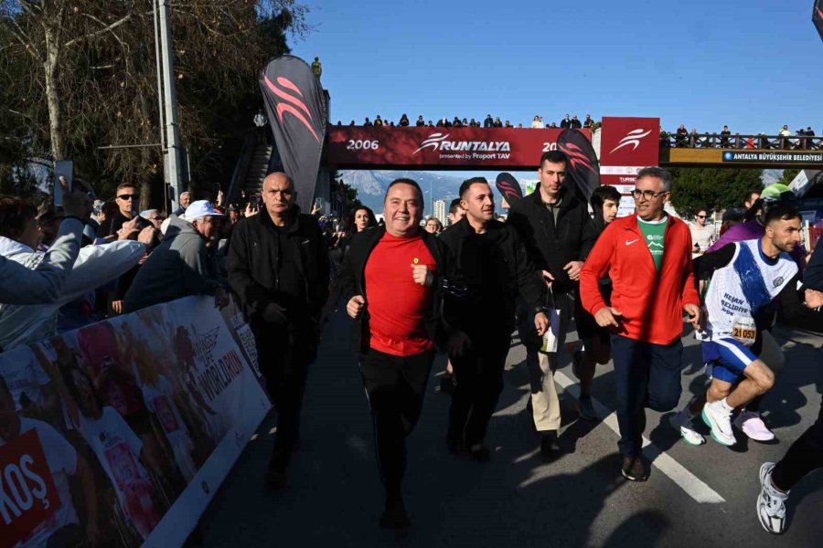 Başkan Böcek, Runtalya’da Koştu