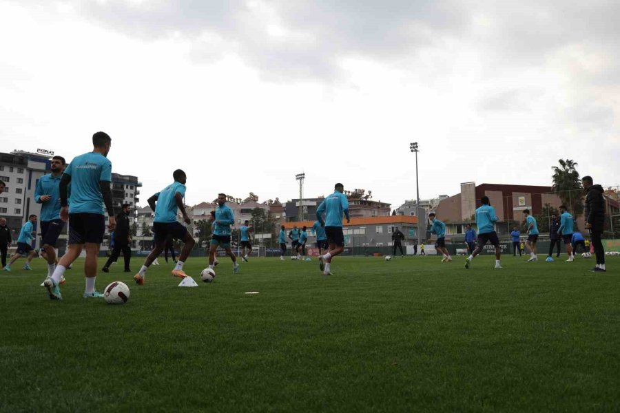 Alanyaspor, Trabzonspor Maçı Hazırlıklarını Tamamladı