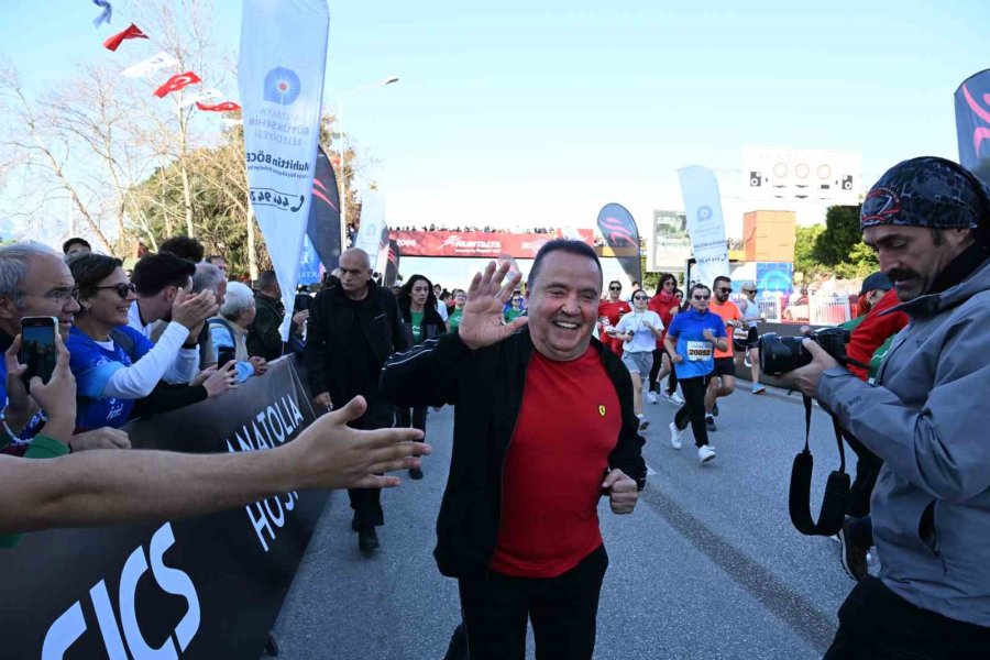 Başkan Böcek, Runtalya’da Koştu