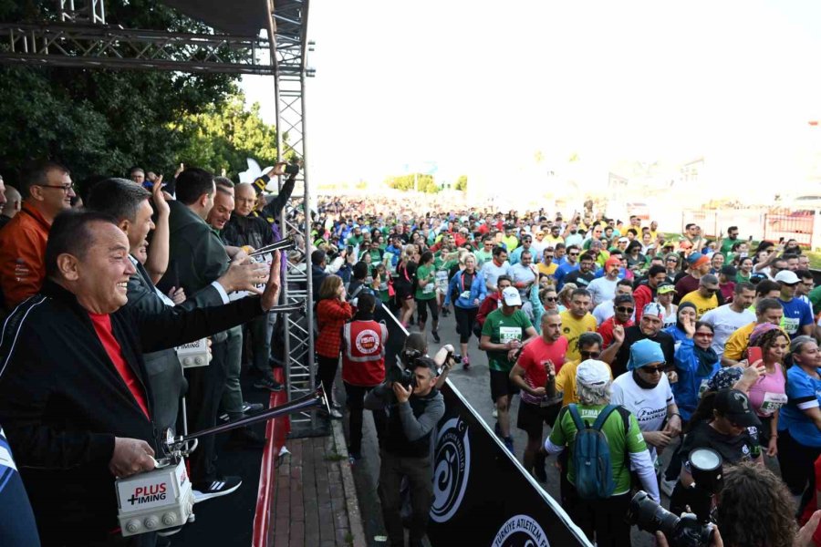 Başkan Böcek, Runtalya’da Koştu