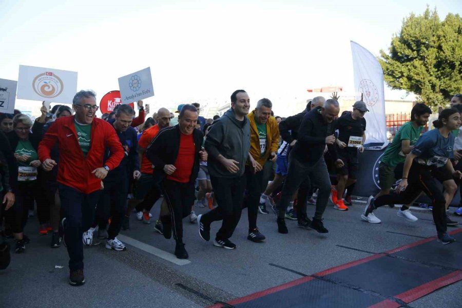 Başkan Böcek, Runtalya’da Koştu