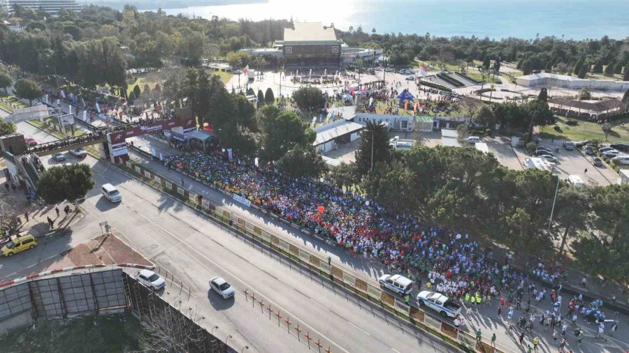 Başkan Böcek, Runtalya’da Koştu