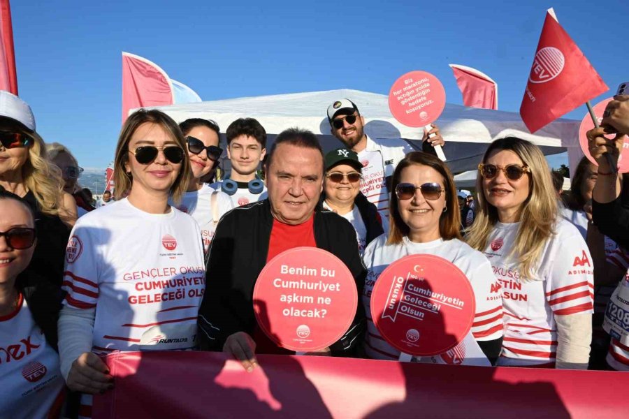 Başkan Böcek, Runtalya’da Koştu