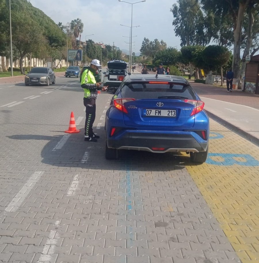 Alanya’da 386 Araç Ve Sürücüye 1 Milyon 64 Bin Lira Para Cezası