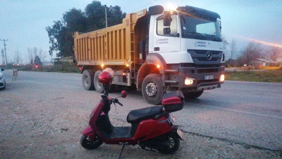 Kamyon İle Motosiklet Çarpıştı: 2 Yaralı