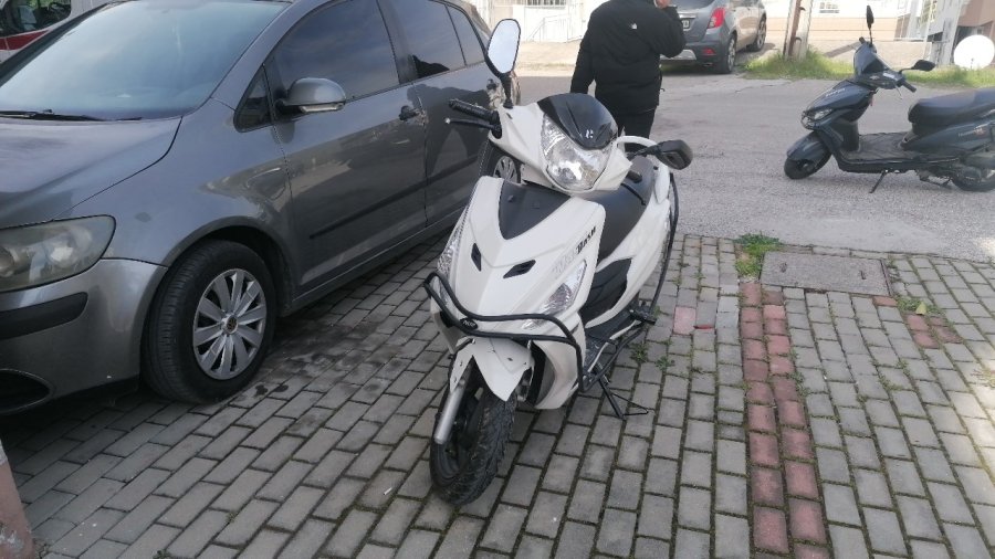 Otomobil İle Motosiklet Çarpıştı: 2 Yaralı