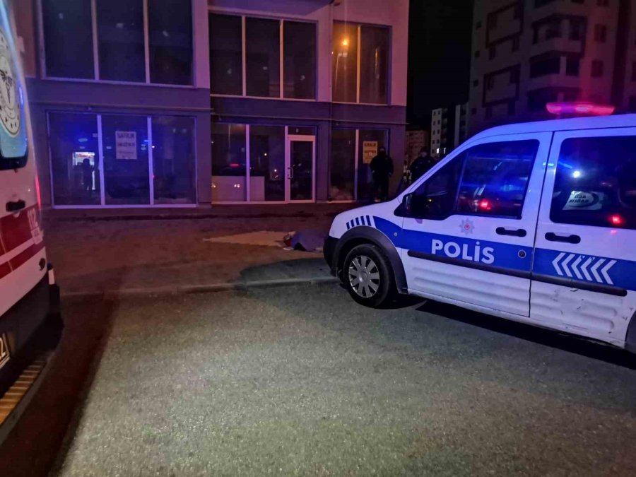 Kayseri’de 9’uncu Kattan Düşen Genç Hayatını Kaybetti