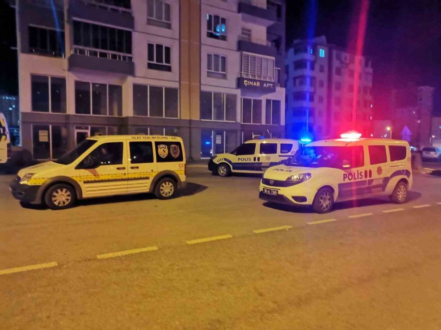 Kayseri’de 9’uncu Kattan Düşen Genç Hayatını Kaybetti