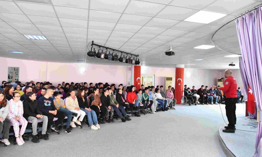 Konyaaltı’nda Özel Öğrencilere Deprem Tatbikatı