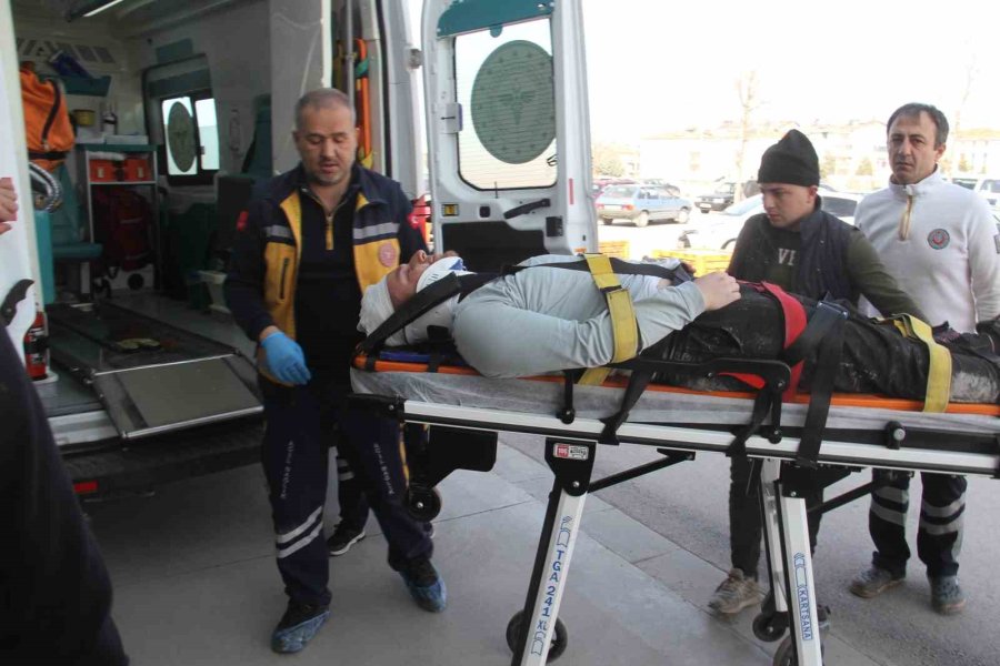 Konya’da Hazır Beton Şantiyesinde İskeleden Düşen Kişi Yaralandı