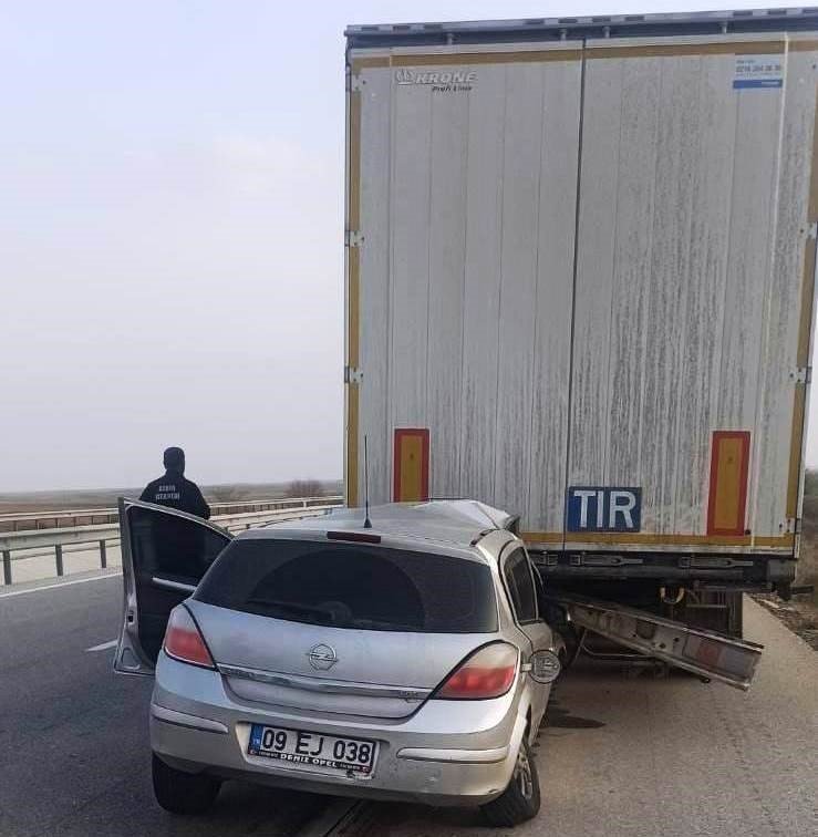 Konya’da Otomobil Tıra Arkadan Çaptı: 1 Ağır Yaralı