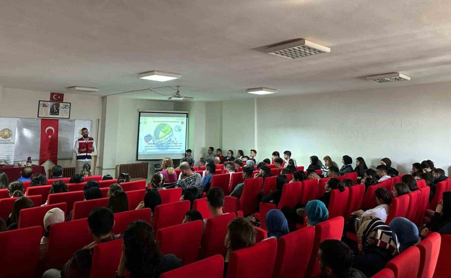 Jandarmadan Öğrencilere Siber Farkındalık Eğitimi
