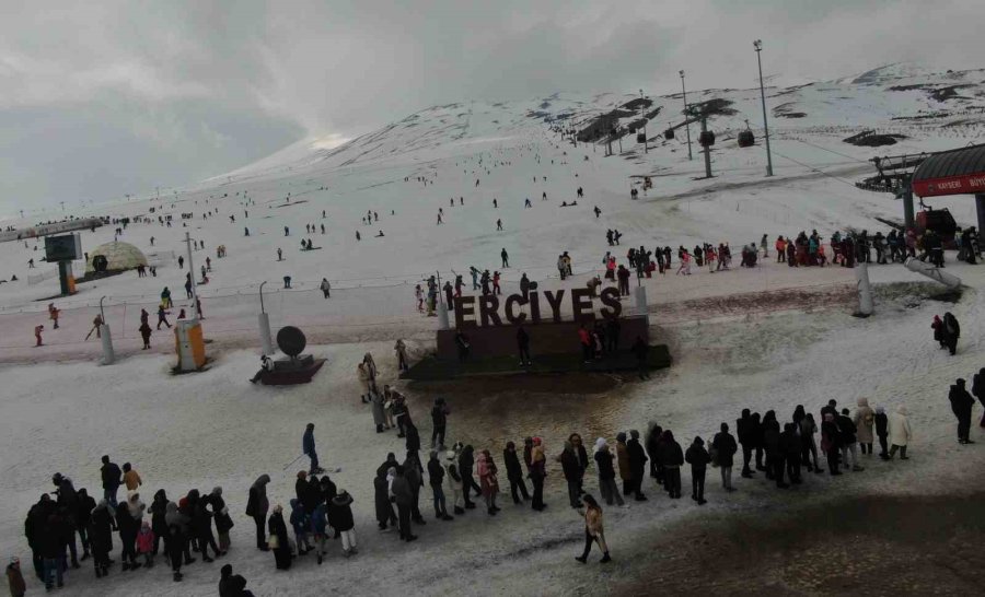 Erciyes Hafta Sonu Turist Akınına Uğradı