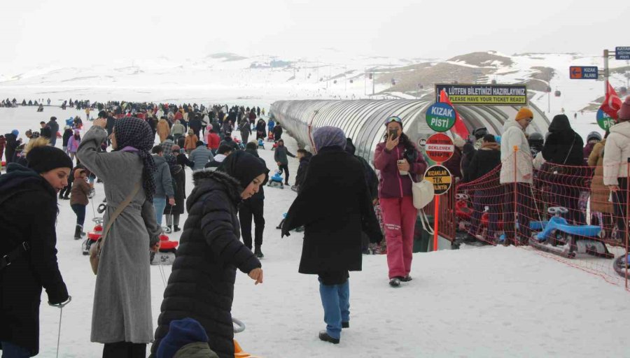 Erciyes Hafta Sonu Turist Akınına Uğradı