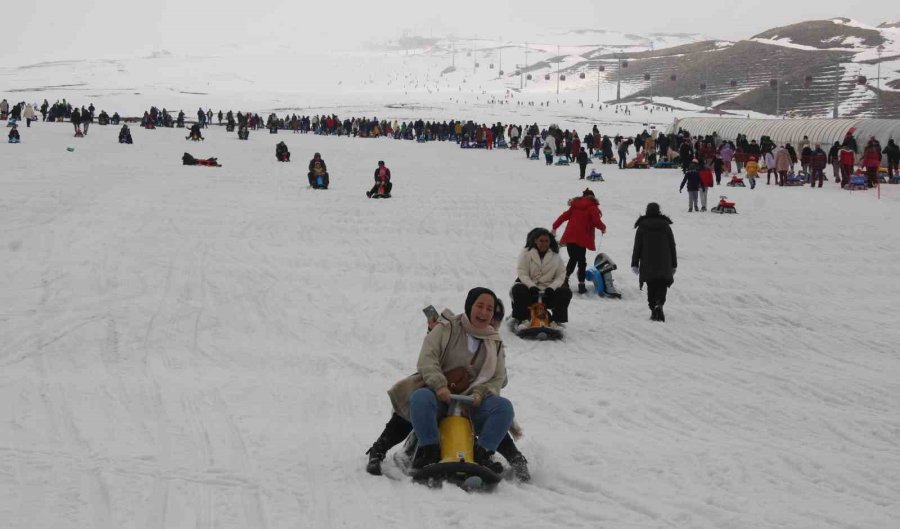 Erciyes Hafta Sonu Turist Akınına Uğradı