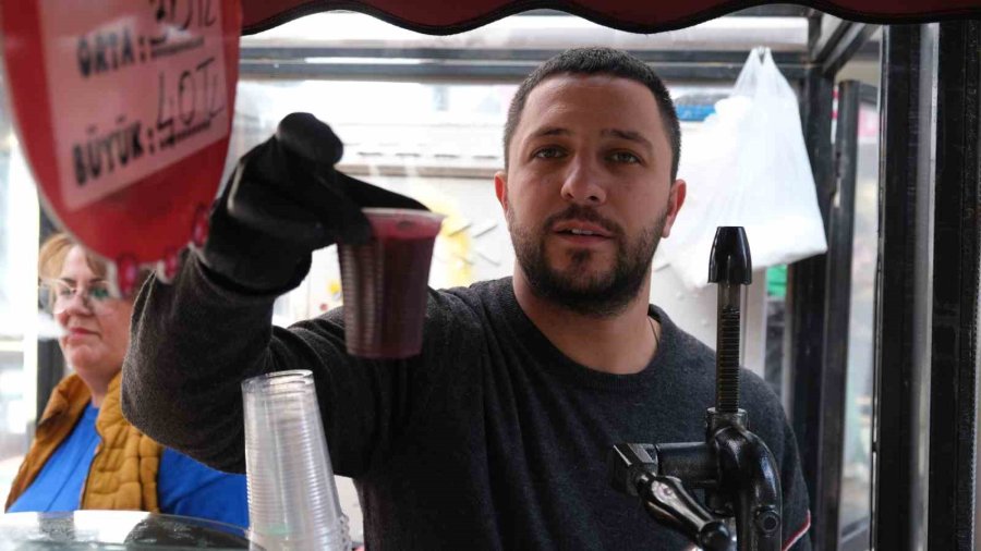 Havalar Isınırken Vatandaşların Tercihi Nar Ve Portakal Suyu Oluyor