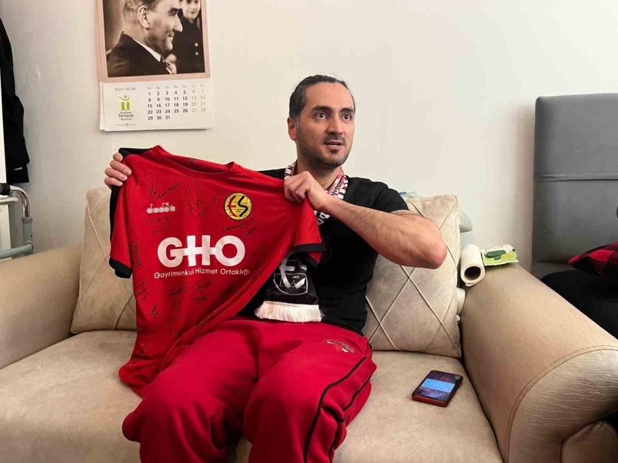 Futbol Takımının Peşinde Koşarken Kaza Geçirerek Yürüme Yetisini Kaybeden Taraftar Destek Belliyor