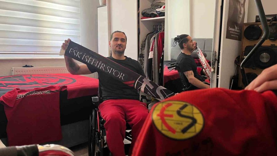 Futbol Takımının Peşinde Koşarken Kaza Geçirerek Yürüme Yetisini Kaybeden Taraftar Destek Belliyor