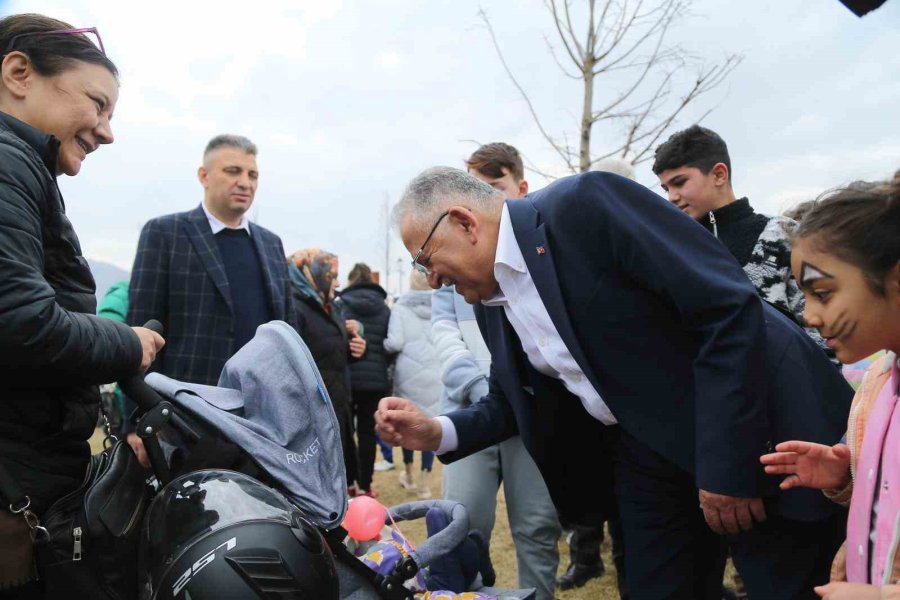 Başkan Büyükkılıç, Yetim Çocukların Coşkusuna Ortak Oldu