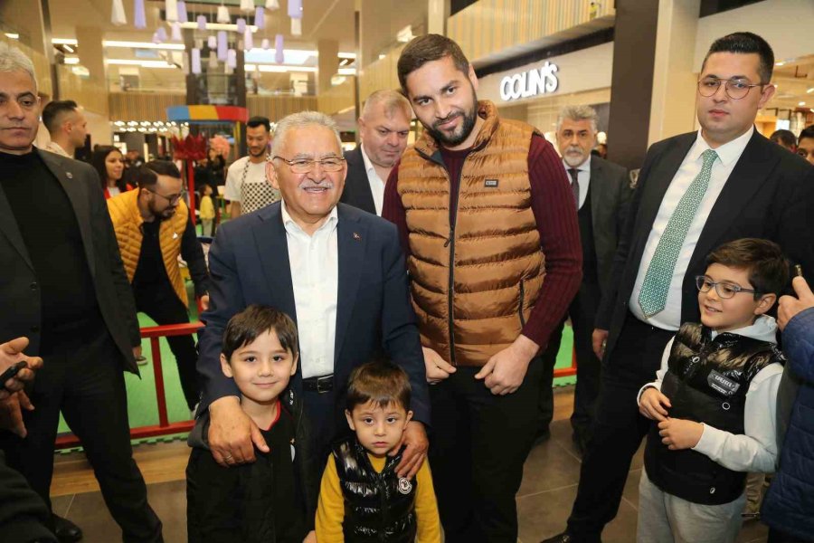 Büyükkılıç, Kumsmall Avm’de Esnaf Ve Vatandaşlarla Buluştu