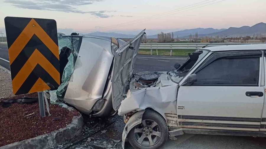 Konya’da İki Otomobil Çarpıştı: 4 Yaralı