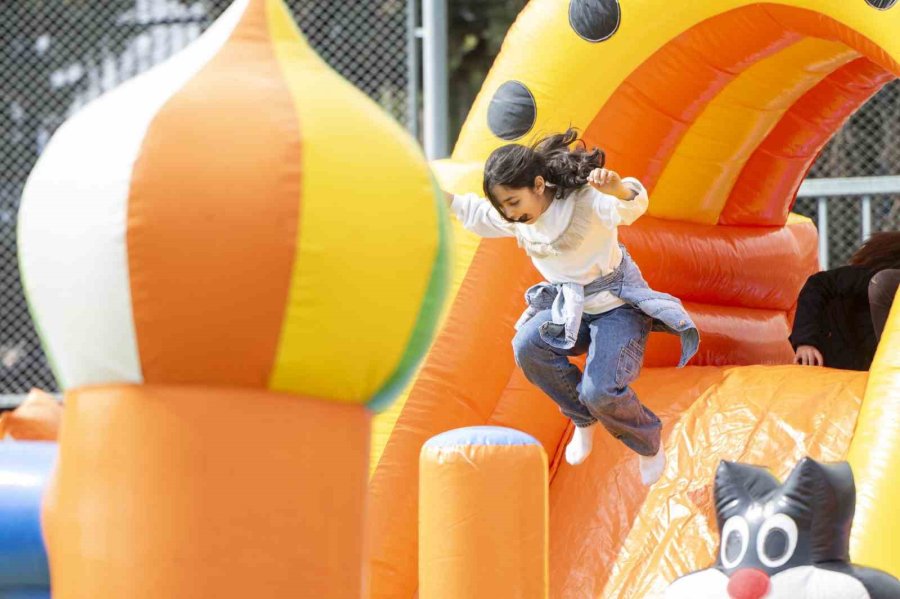 46 Mahalleden 3 Bin Kadın, ’evimiz Atölye Ve Üretici Kadın Stantları Kadın Buluşması’nda Bir Araya Geldi