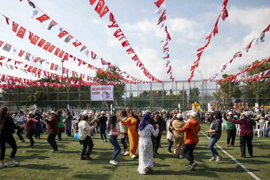 46 Mahalleden 3 Bin Kadın, ’evimiz Atölye Ve Üretici Kadın Stantları Kadın Buluşması’nda Bir Araya Geldi