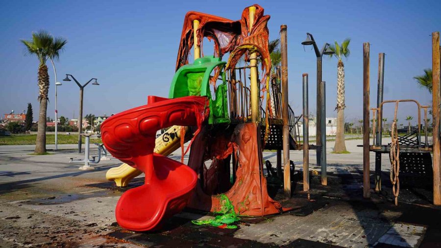 Tarsus’ta Berdan Parkına Kimliği Belirsiz Kişi Veya Kişilerce Zarar Verildi