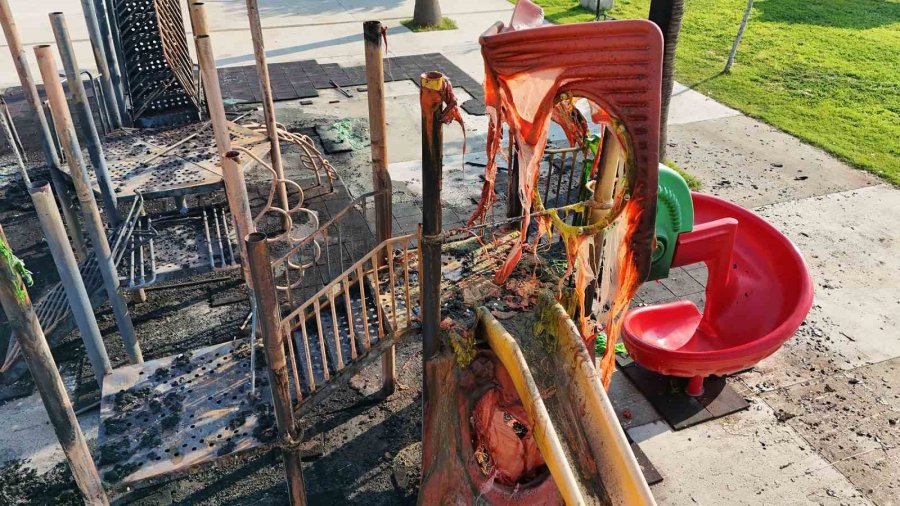 Tarsus’ta Berdan Parkına Kimliği Belirsiz Kişi Veya Kişilerce Zarar Verildi