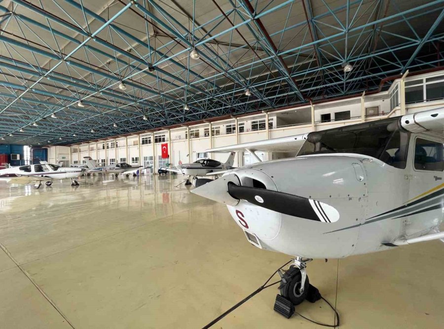 Hava Yolu Şirketlerinin Gözü Estü Mezunlarında