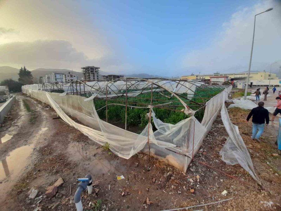 Antalya’da Hortum Böyle Geldi, Tarım Alanları Zarar Gördü