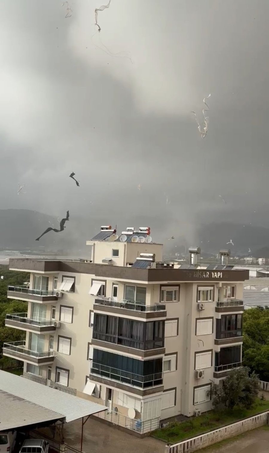 Antalya’da Hortum Böyle Geldi, Tarım Alanları Zarar Gördü