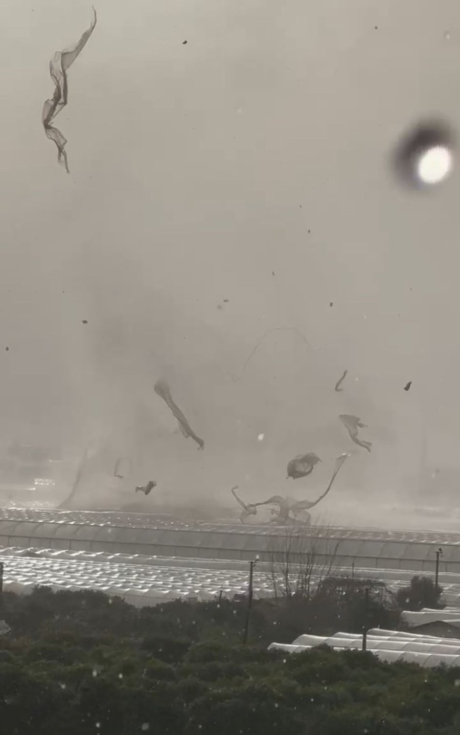 Antalya’da Hortum Böyle Geldi, Tarım Alanları Zarar Gördü