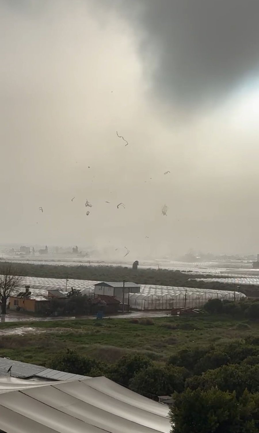 Antalya’da Hortum Böyle Geldi, Tarım Alanları Zarar Gördü